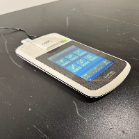 Invitrogen Qubit 4 Fluorometer image 0